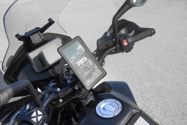 Interphone displej RideSync 70 – Zrcadlení na motorku