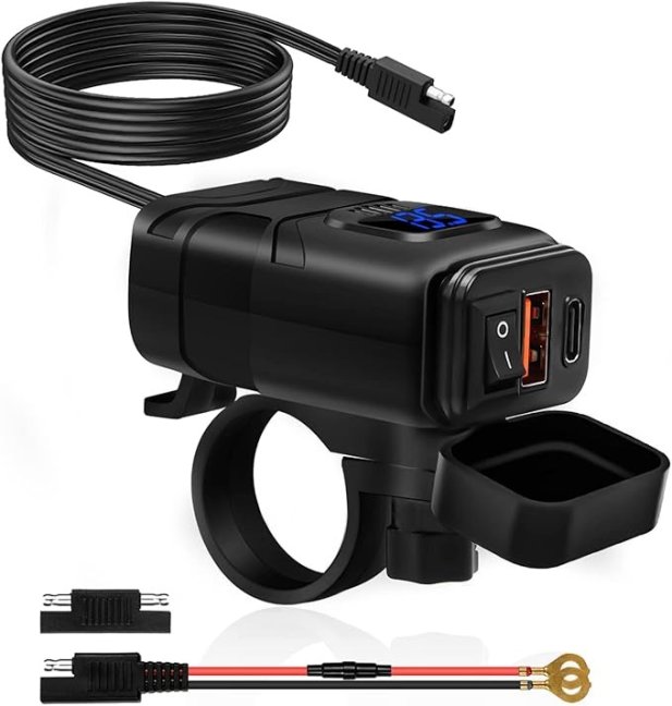 Zásuvka COMPACT2 na motorku 12v s vypínačem, voltmetrem, 1xUSB-A a 1xUSB-C, QuickCharge 3,4A, kompaktní 2 - Barva voltmetru zásuvky: červené číslice voltmetru