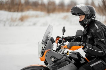 Jak jezdit bezpečně na motorce v zimě
