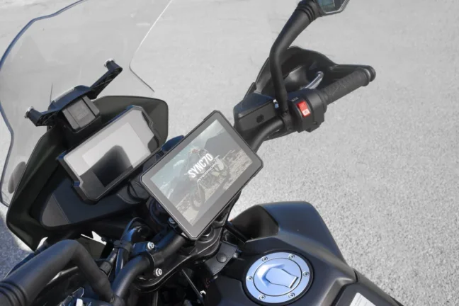 Interphone displej RideSync 70 – Zrcadlení na motorku